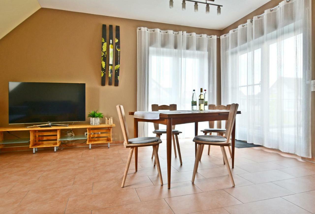 Apartmán Rieslingstube Bei Britta & Joachim Undenheim Exteriér fotografie